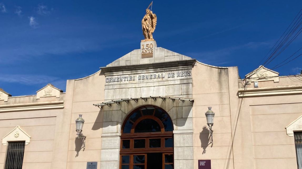 Imatge d'arxiu de l'entrada principal del Cementiri General
                                                                             |
                                Sandra Pérez - |
                                Sandra Pérez