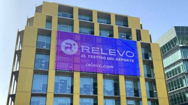 La seu del grup Vocento, amb un cartell de "Relevo"
                                                                             |
                                                                    Vocento - |
                                                                    