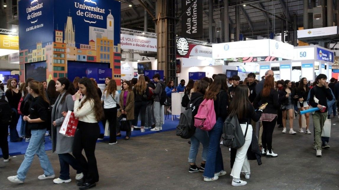 Estudiants visitant el Saló de l'Ensenyament 2024 - 
