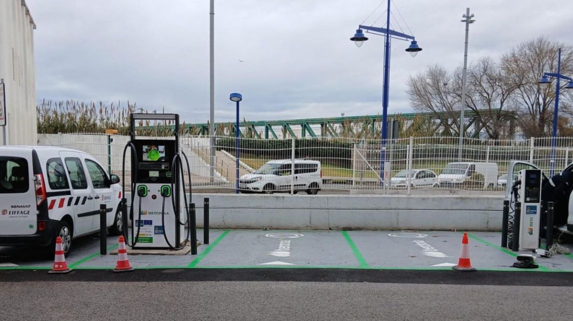 Imatge d'una de les noves estacions de recàrrega de vehicles elèctrics al barri del Serrallo.
                                                                             |
                                Port de Tarragona - |
                                Port de Tarragona