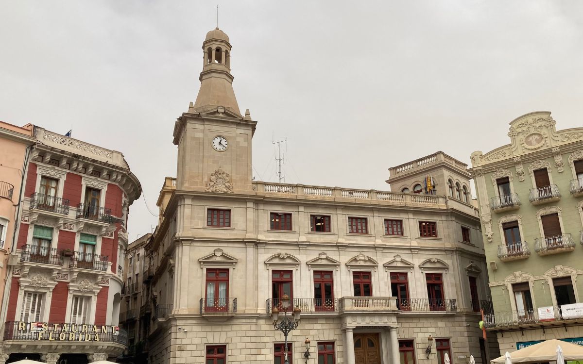 Imatge d'arxiu de la façana principal del Palau Municipal
                                                                             |
                                Sandra Pérez - |
                                Sandra Pérez