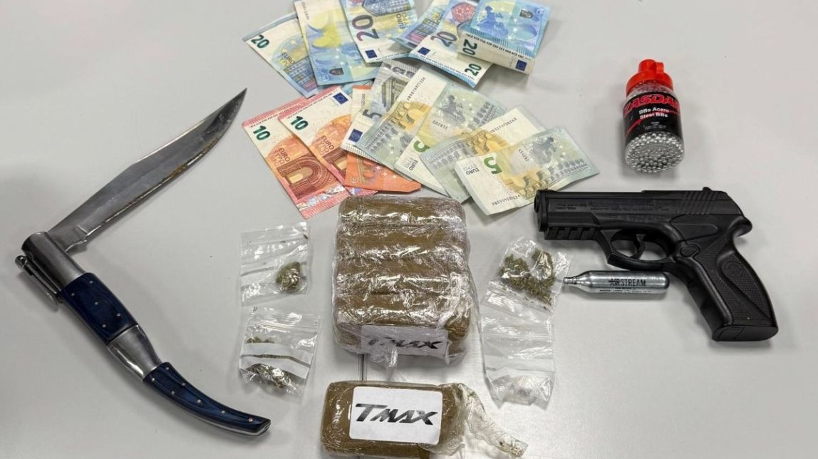 Drogues, armes blanques i una pistola de balins confiscades pels Mossos d'Esquadra en un control preventiu a Lleida
                                                                             |
                                Mossos d'Esquadra - |
                                Mossos d'Esquadra