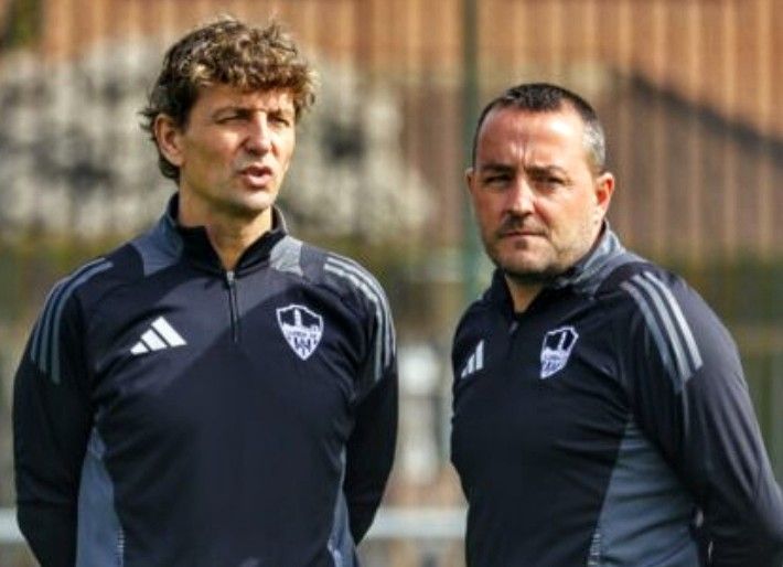 Íñigo Idiakez amb Jordi Cortés
                                                                             |
                                Lleida CF - |
                                Lleida CF