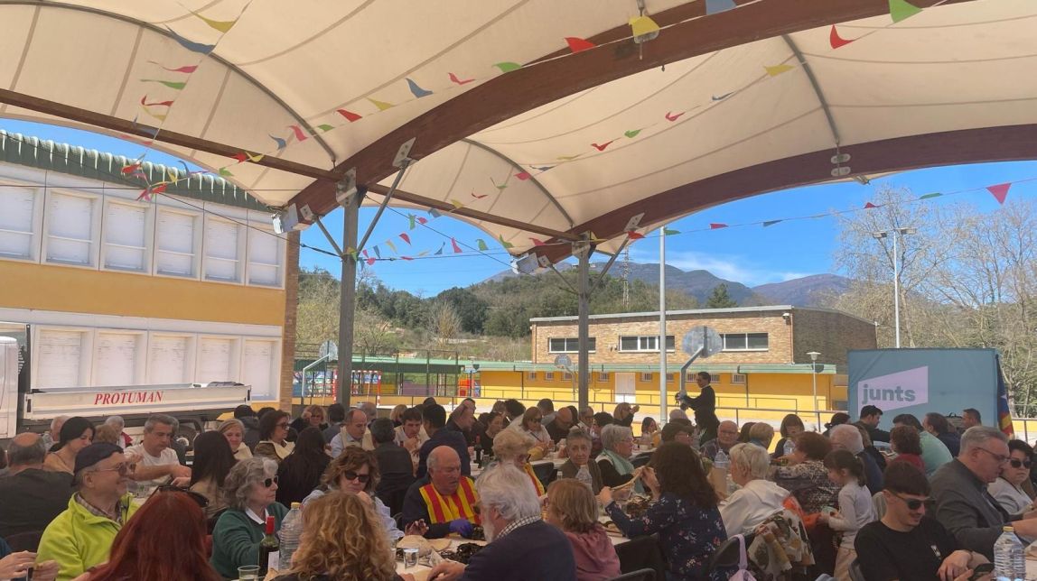La calçotada popular de Junts a Sant Celoni.                                                                             |                                Junts Sant Celoni - |                                Junts Sant Celoni
