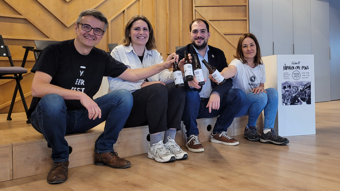 La primera cervesa del Vieer Fest es podrà comprar embotellada, a tres euros la unitat
                                                                             |
                                Lídia López - |
                                Lídia López