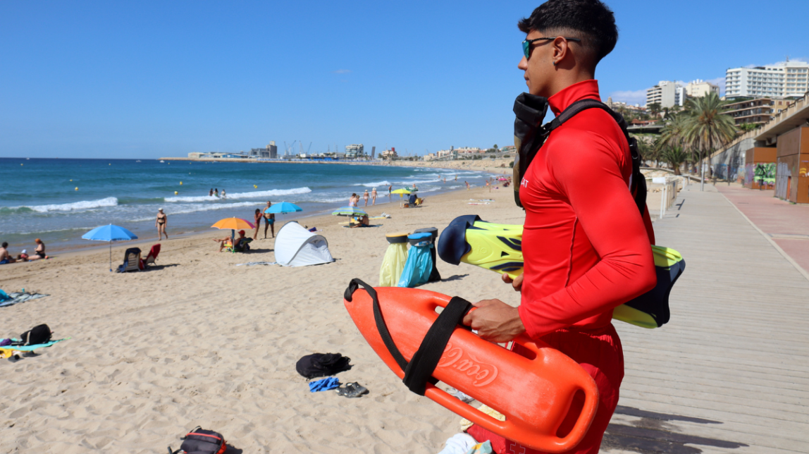 Creu Roja Tarragona busca 80 persones per treballar a les platges de Tarragona durant la temporada d'estiu.
                                                                             |
                                Neus Bertola/ACN - |
                                Neus Bertola/ACN