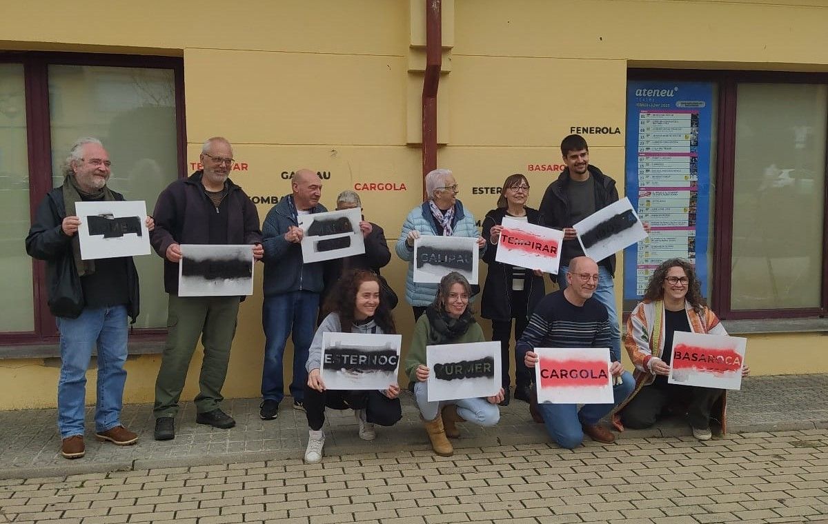 Deu paraules de Sant Celoni i el Baix Montseny "en desús" decoren les parets exteriors de la Biblioteca l'Escorxador.
                                                                             |
                                                                     Ajuntament de Sant Celoni - |
                                                                    