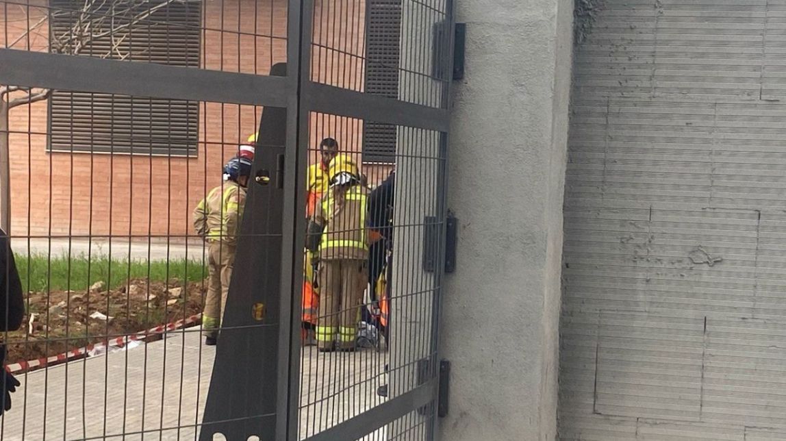 Els serveis d'emergències es van desplaçar al barri per atendre la dona
                                                                             |
                                Cedida / Ivan Compte - |
                                Cedida / Ivan Compte