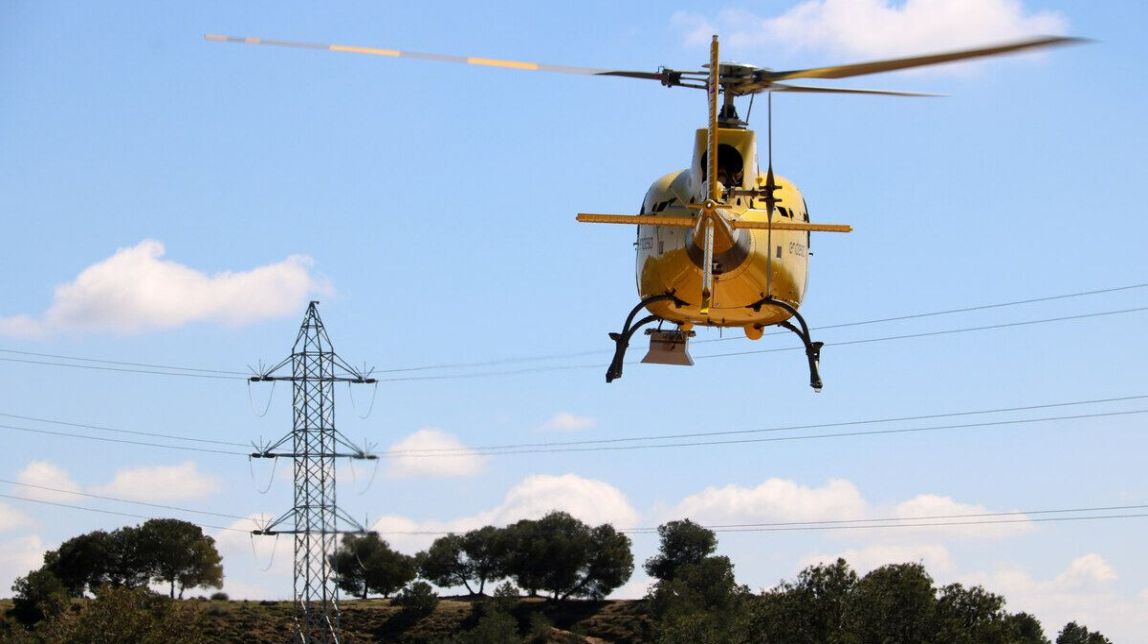 Un helicòpter d'Endesa fa tasques d'inspecció a la xarxa elèctrica al Segrià
                                                                             |
                                                                     Anna Berga / ACN - |
                                                                    