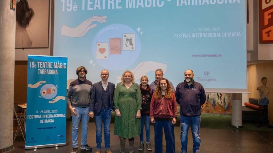 Foto de família de la presentació de la 19a edició del Festival Teatre Màgic de Tarragona.
                                                                             |
                                Joan Carles Borrachero/Ajuntament de Tarragona - |
                                Joan Carles Borrachero/Ajuntament de