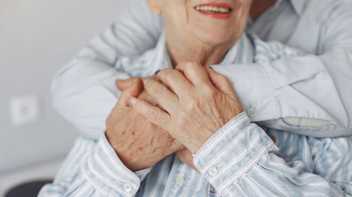 Dues cuidadores, detingudes per estafar més de mig milió d'euros a una dona de 85 anys a Barcelona
