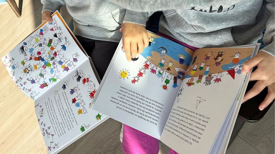El primer conte va explicar l'origen dels Xuklis en un llibre protagonitzat per nens amb càncer
                                                                             |
                                AFANOC - |
                                AFANOC