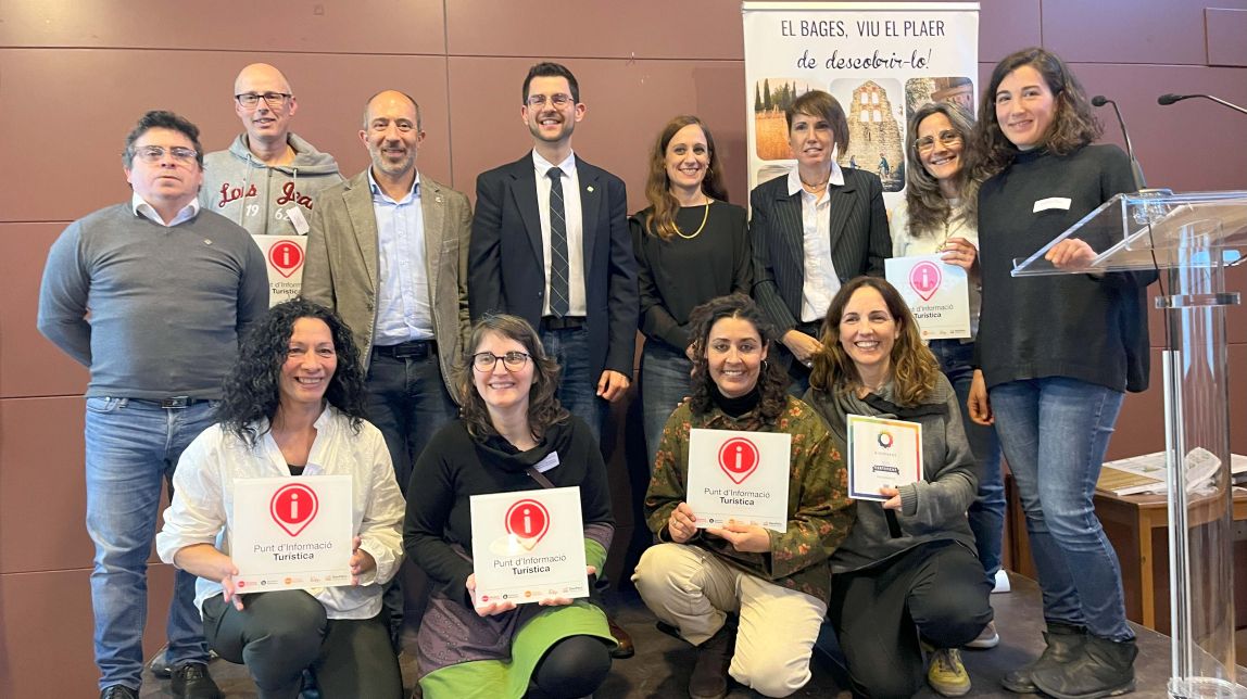 Foto de família d'uns quants dels assistents a la Jornada anual del sector turístic del Bages
                                                                             |
                                Catpress - |
                                Catpress