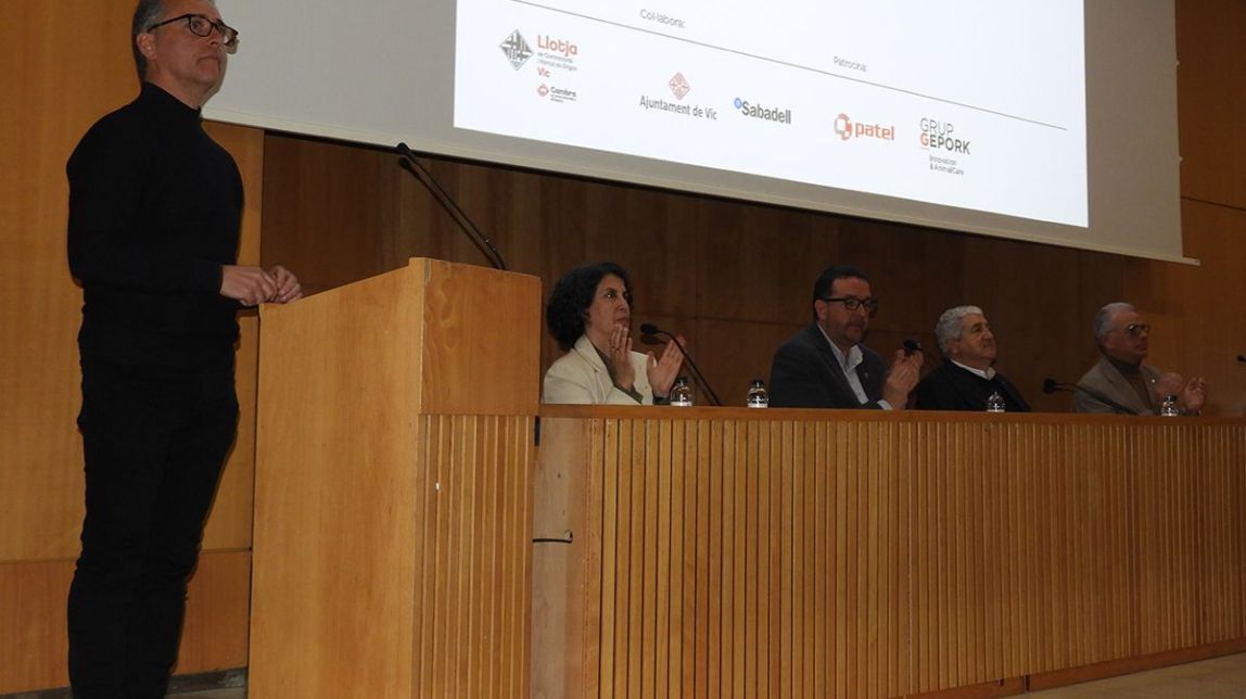 Acte de celebració del 40è aniversari de la Llotja de Vic.
                                                                             |
                                Toni Carrasco - |
                                Toni Carrasco