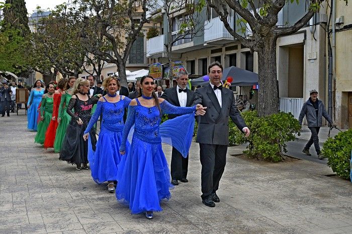 Ball modernista a l'Arboç
                                                                             |
                                AA - |
                                AA