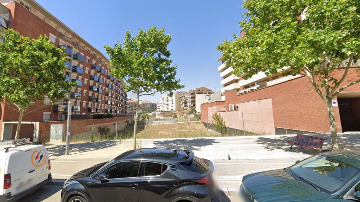 Solar del carrer Abat Oliba on aniran els mòduls de l'Institut Lacetània
                                                                             |
                                GSV - |
                                GSV