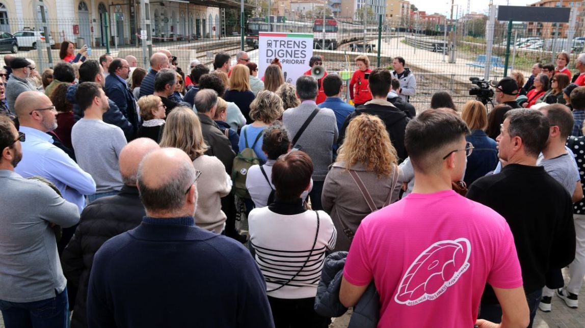 Concentració per uns serveis ferroviaris dignes a l'estació de Tortosa
                                                                             |
                                Anna Ferràs - |
                                Anna Ferràs