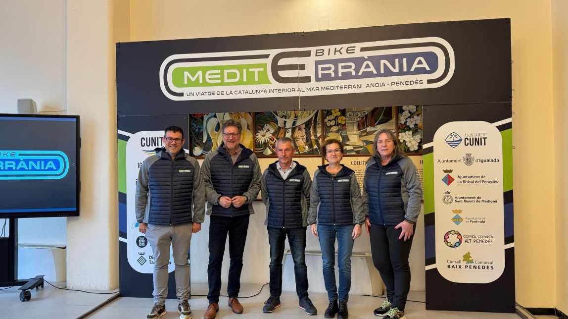 Presentació de la prova
                                                                             |
                                AC - |
                                AC