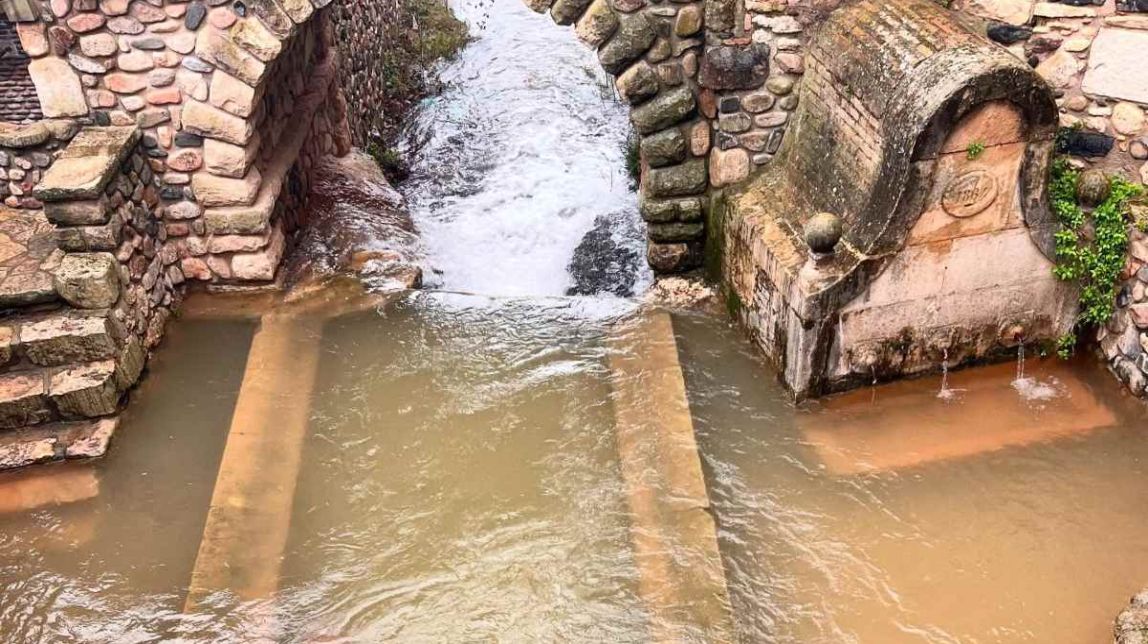 Imatge de l'estat de la font a l'Espluga
                                                                             |
                                Coves de l'Espluga - |
                                Coves de l'Espluga
