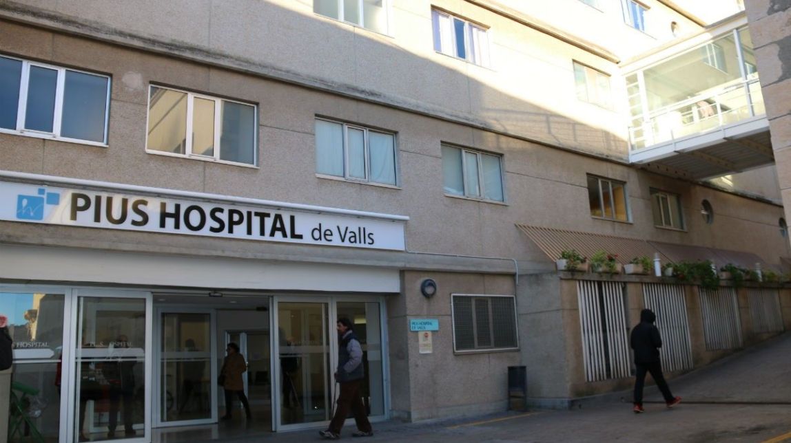 La façana principal del Pius Hospital de Valls.
                                                                             |
                                Albert Oliva - |
                                Albert Oliva