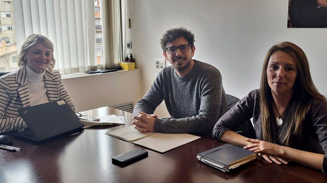 Saray Gómez, amb Adrià Valls i Alícia Pérez als serveis territorials d'Educació de la Catalunya Central
                                                                             |
                                AjCbiV - |
                                AjCbiV