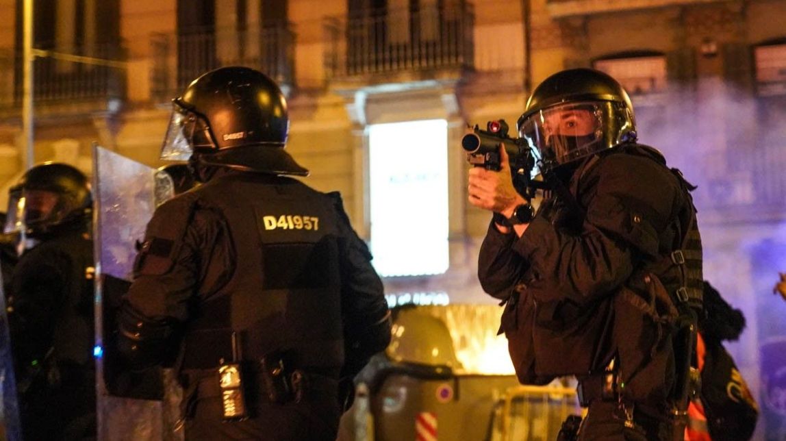 Els aldarulls en les manifestacions per l'alliberament de Hasél divideixen el govern de Colau