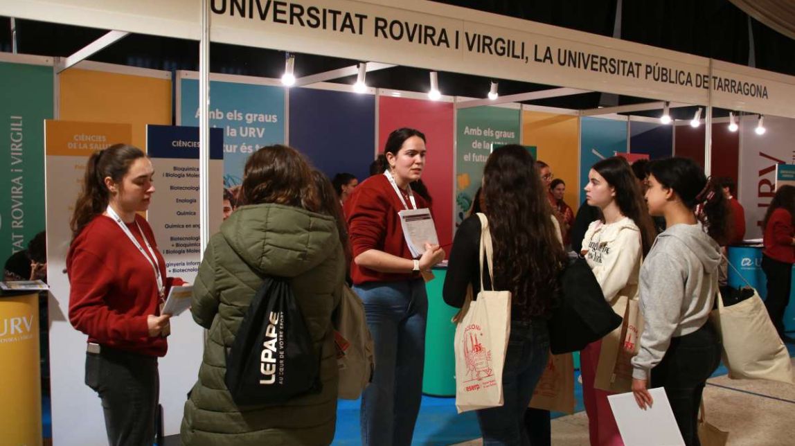 Imatge de l'estand de la URV a l'Espai de l'Estudiant de Valls
                                                                             |
                                ACN / Mar Rovira - |
                                ACN / Mar Rovira