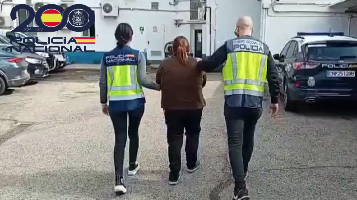 Imatge del moment de la detenció a Olot
                                                                             |
                                Policia Nacional - |
                                Policia Nacional