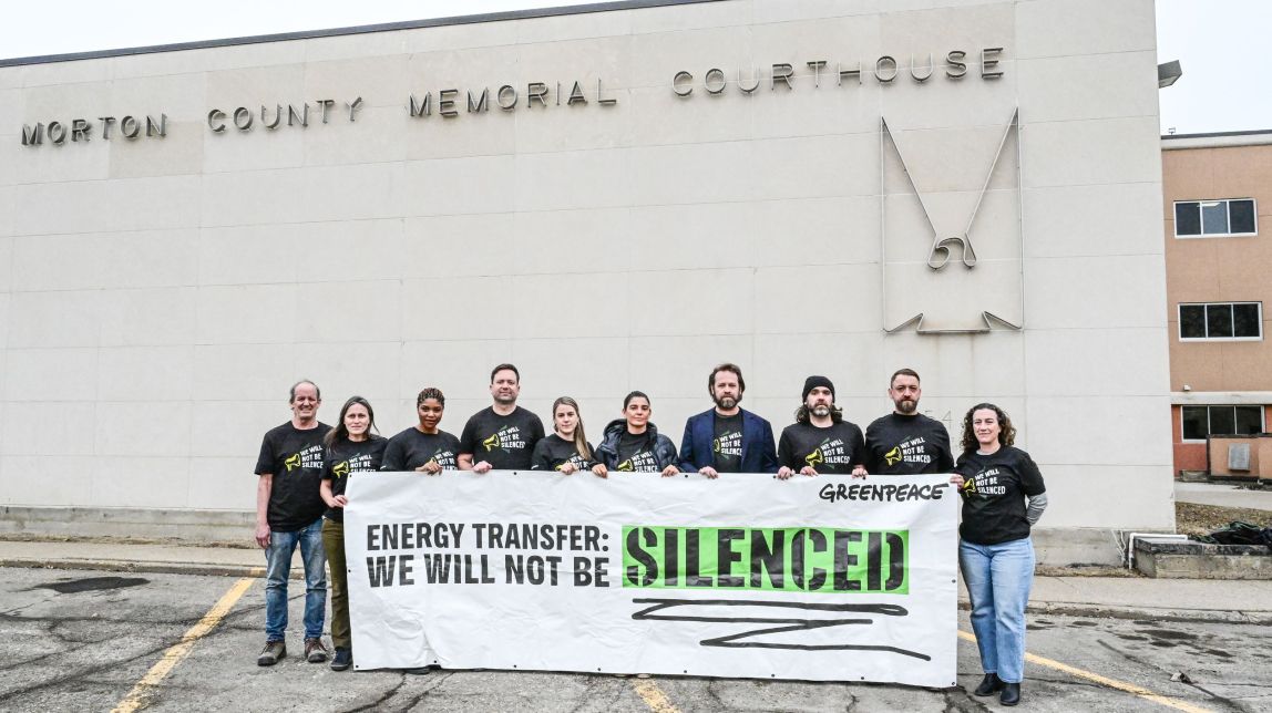 Protesta de Greenpeace al tribunal de Dakota del Nord
                                                                             |
                                Greenpeace Internacional - |
                                Greenpeace Internacional