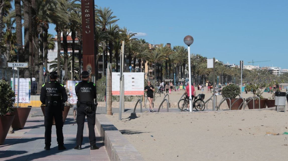 Cambrils és un dels municipis amb més 'top manta' durant els mesos estiuencs.
                                                                             |
                                TarragonaDigital - |
                                TarragonaDigital