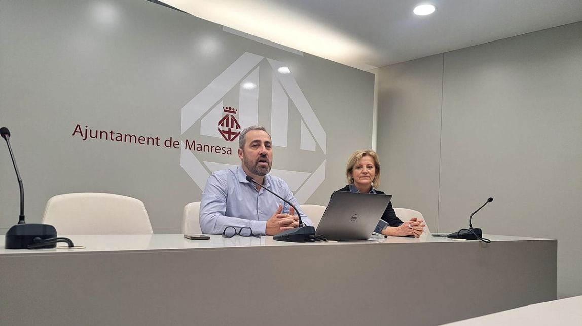 Ramon Bacardit i Mònica de Llorens, durant la roda de premsa de Junts
                                                                             |
                                Pere Fontanals - |
                                Pere Fontanals