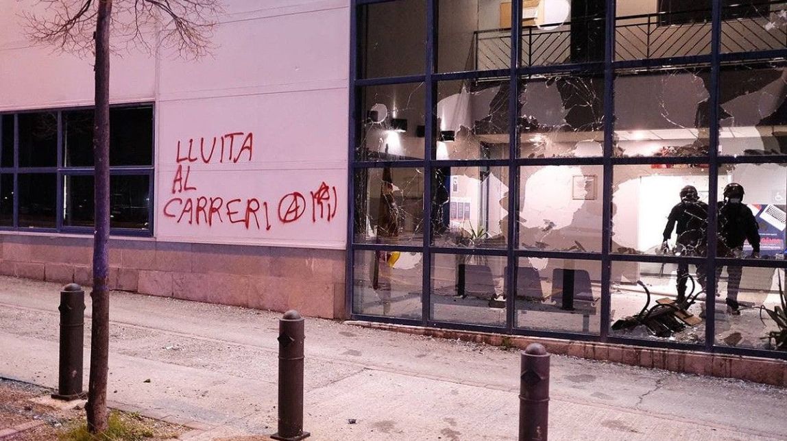 Interior condemna els aldarulls per la detenció de Hasél: «Va ser violència gratuïta»
