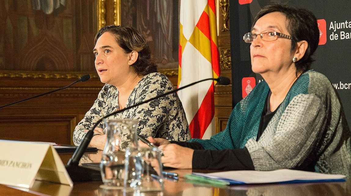 L'alcaldessa, Ada Colau, amb la vicerectora de la UB, Carme Panchón
                                                                             |
                                                                     Ajuntament de Barcelona - |
                                                                    