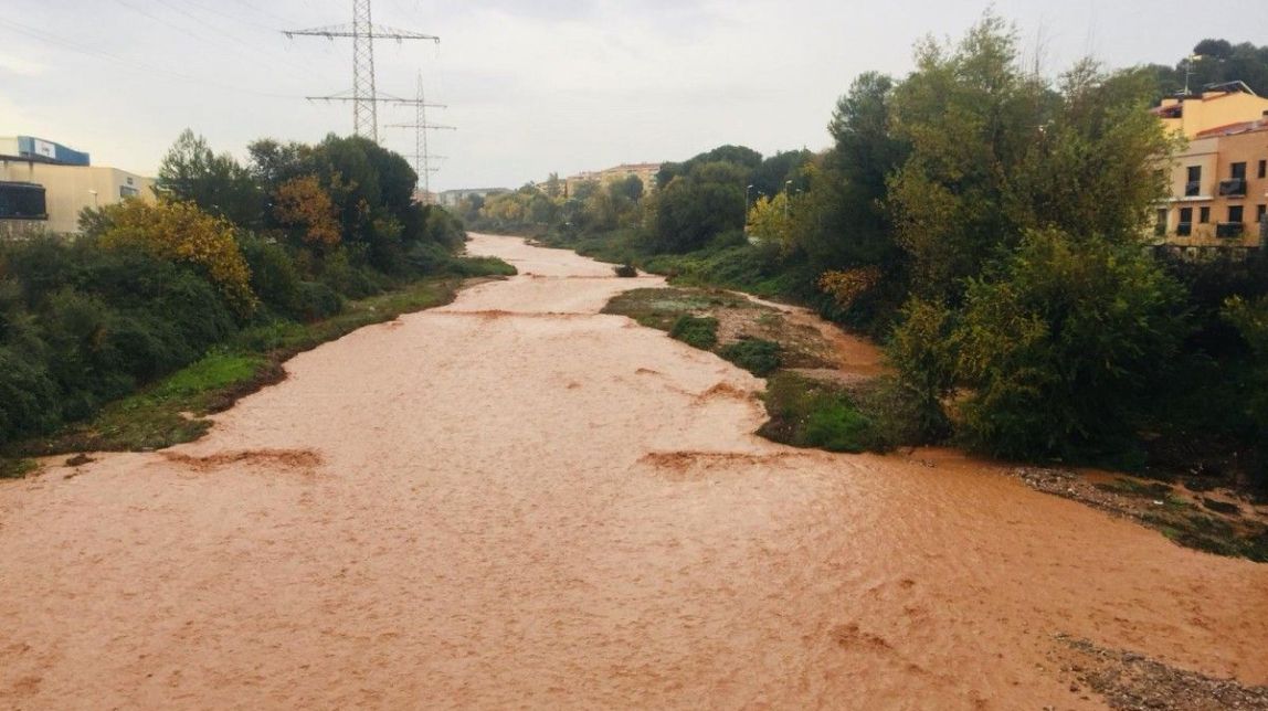 FOTOS i VÍDEOS Les fortes pluges provoquen inundacions i talls de llum a Terrassa 