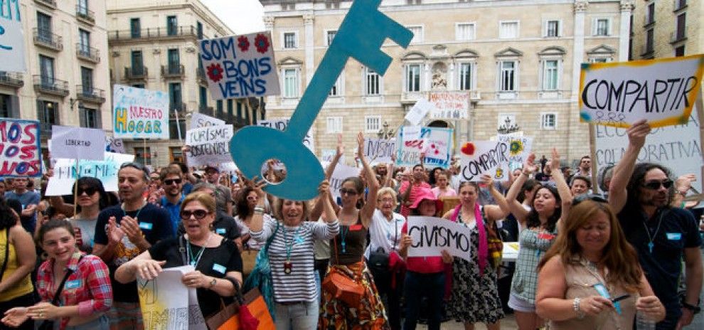 Barcelona lidera un lobby de 32 ciutats del món contra els efectes d’Airbnb i Uber