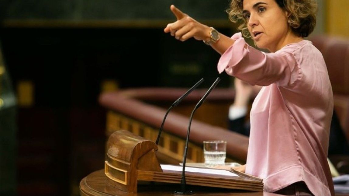Dolors Montserrat avisa el PSOE que si rebutja la prohibició de llaços grocs «seran uns traïdors»