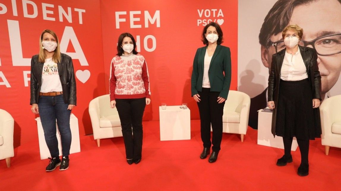 El PSC esquiva la llei trans en l'acte feminista amb les candidates