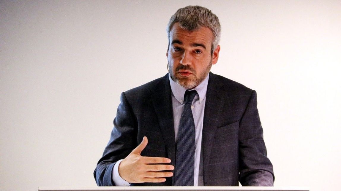 Illa recupera Maurici Lucena per aplicar la seva recepta econòmica