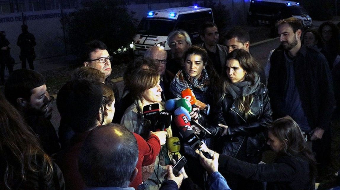 Concentració davant del CIE de la Zona Franca per exigir-ne el tancament
