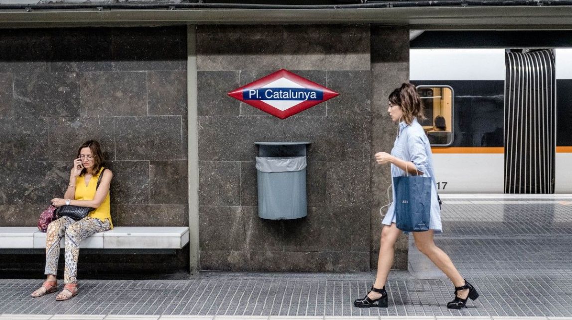 Acusen Renfe de racista per un polèmic fil de piulades sobre els manters