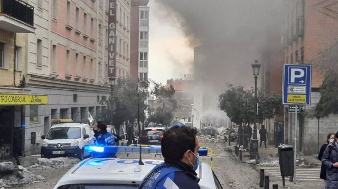 VÍDEO Els efectes de l'explosió al centre de Madrid: balcons destrossats i cotxes rebentats