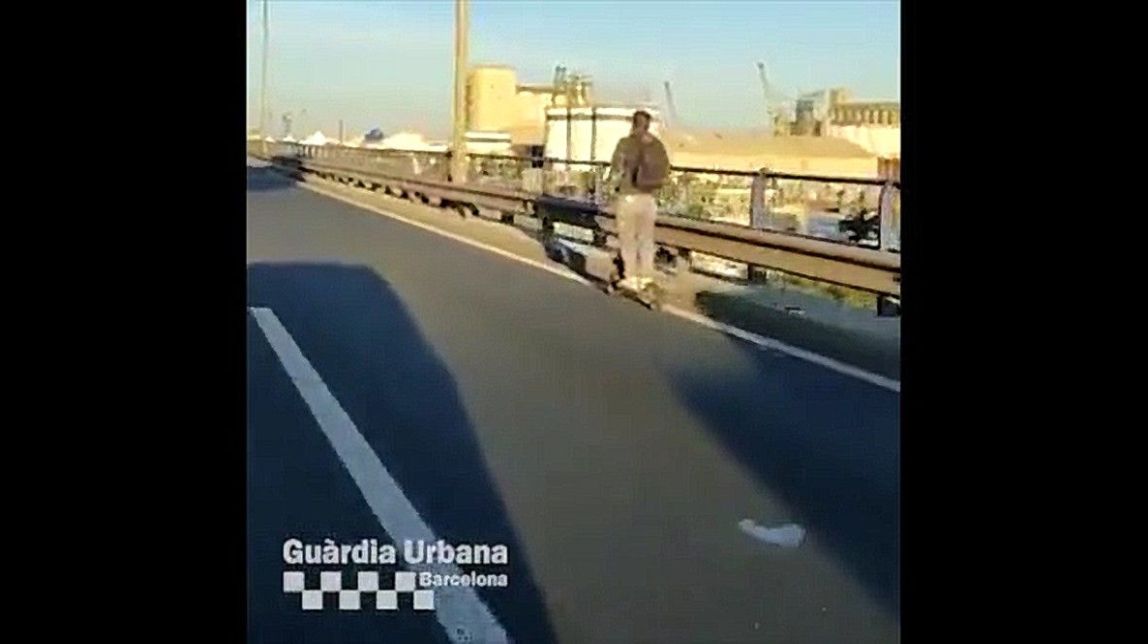 VÍDEO Denuncien un home que circulava en patinet elèctric per la ronda Litoral