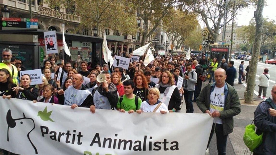 Concentració a Barcelona contra la decisió del TC de permetre el retorn dels toros