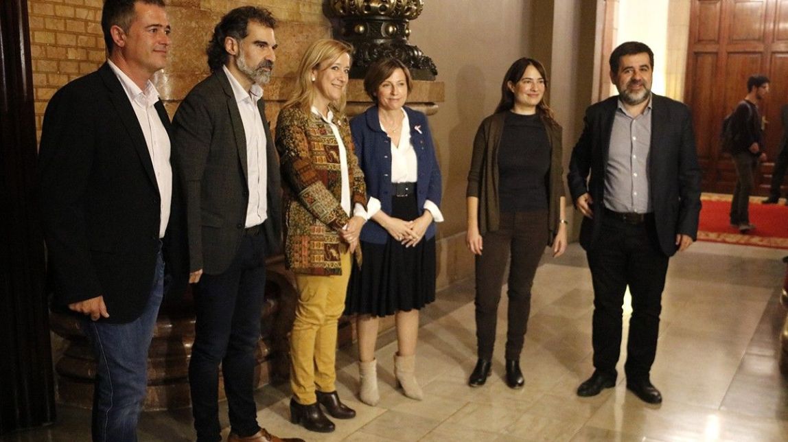 Les entitats sobiranistes denuncien un «atac a la democràcia contundent» per part de l'Estat