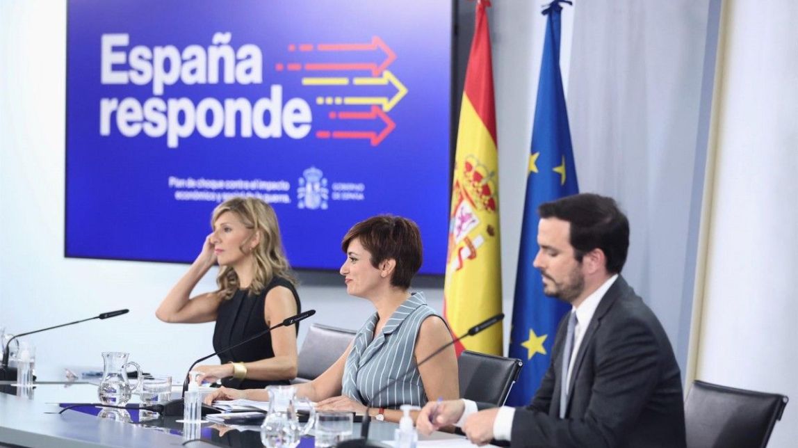 Atenció personal i menys de tres minuts d'espera: què suposa la nova llei del client
