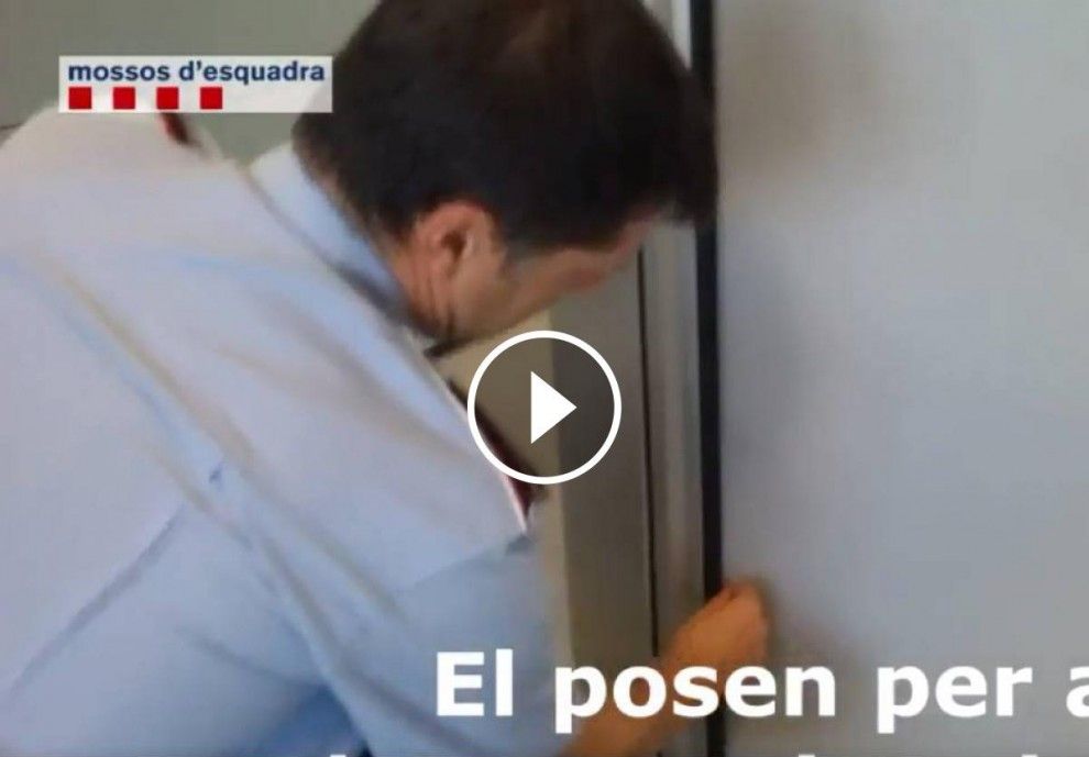 VÍDEO Els Mossos detenen tres lladres que marcaven cases al barri de Sant Martí  de Barcelona