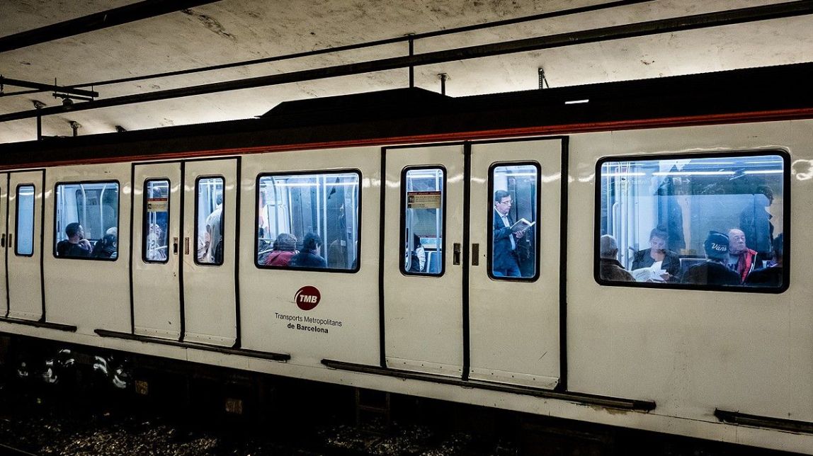 Detecten amiant als baixos d'un comboi del metro de Barcelona