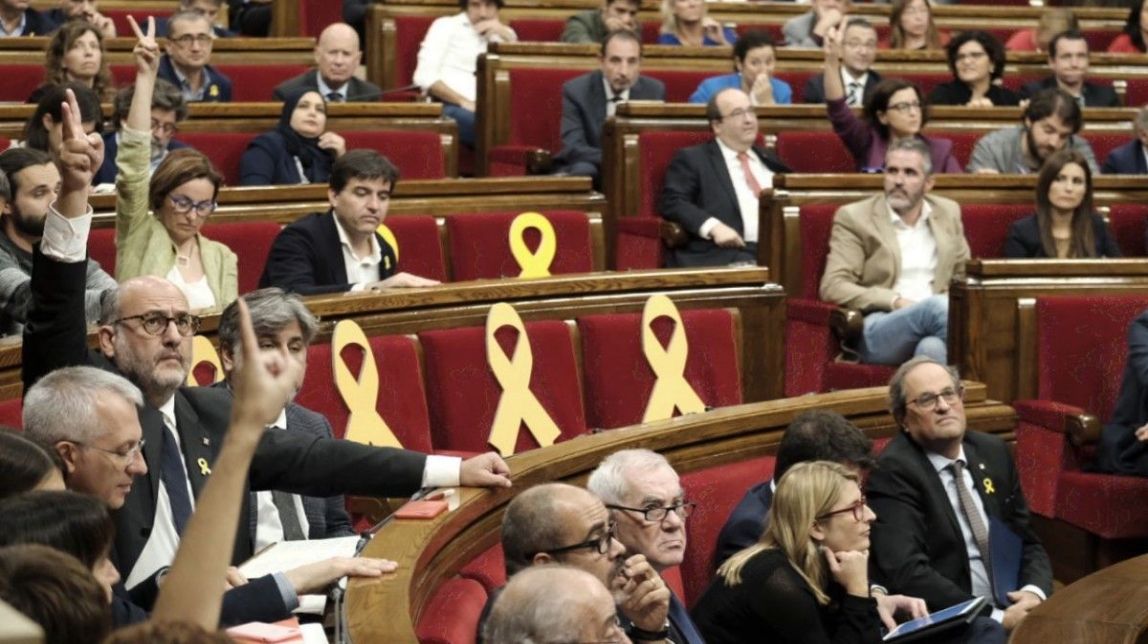 JxCat i ERC acusen Sánchez d'actuar com Rajoy per recórrer al TC la reprovació del rei 