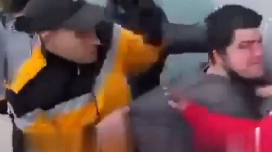 VÍDEO Salvatge agressió en grup a un menor a Barcelona