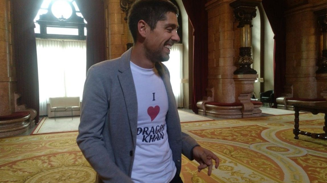 Un líder d'ICV furga en la divisió independentista amb un detall a la samarreta en el Parlament